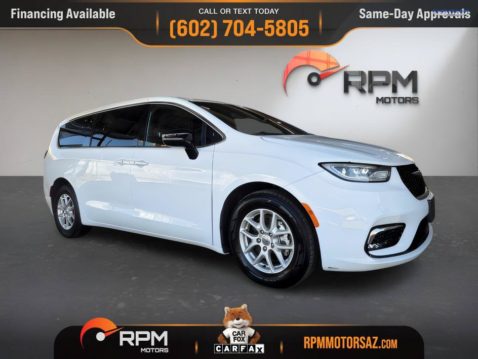 Used 2025 Chrysler Pacifica Select FWD image 1