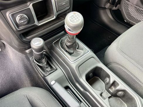 Used 2022 Jeep Gladiator Sport w/ Trailer Tow Package image 19