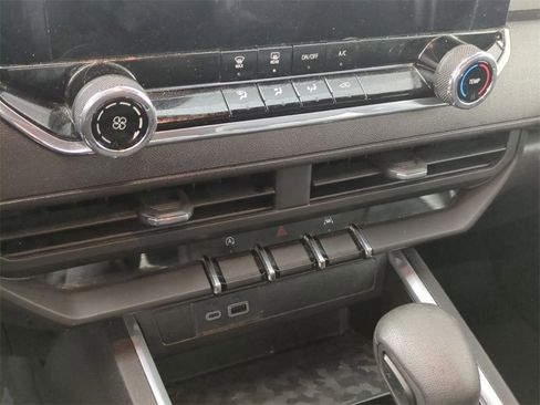 Certified 2023 Chevrolet Colorado Trail Boss w/ Technology Package image 11