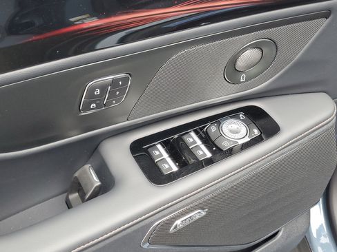 New 2026 Lincoln Nautilus Reserve w/ Jet Appearance Package AWD/4WD image 9