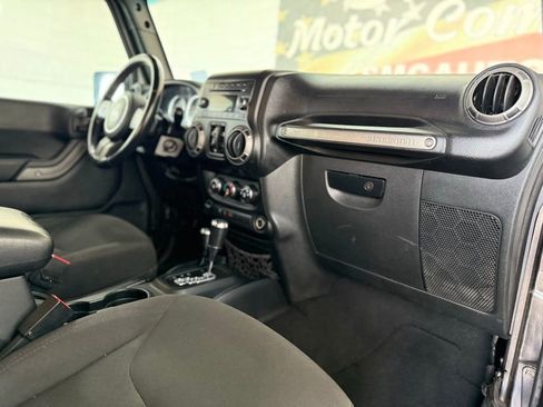 Used 2018 Jeep Wrangler Unlimited Sport S image 45