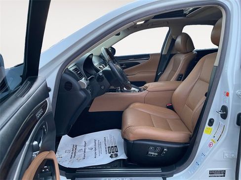 Used 2017 Lexus LS 460 AWD w/ Comfort Package image 9