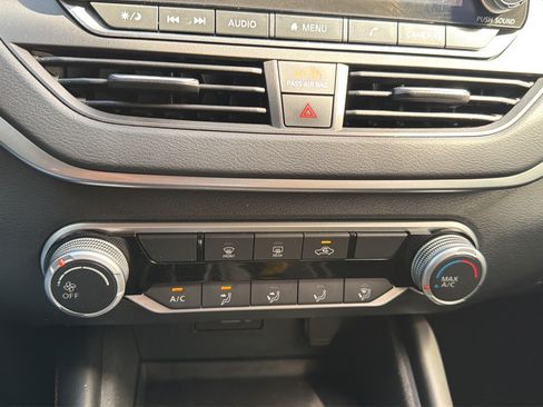 Used 2022 Nissan Altima 2.5 SR FWD image 18