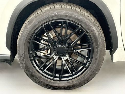 Used 2020 Toyota Highlander XLE FWD image 31