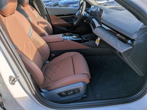 New 2026 BMW 530i xDrive w/ M Sport Package image 38