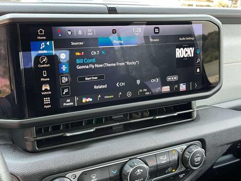 Used 2025 Jeep Gladiator Sport AWD/4WD image 33