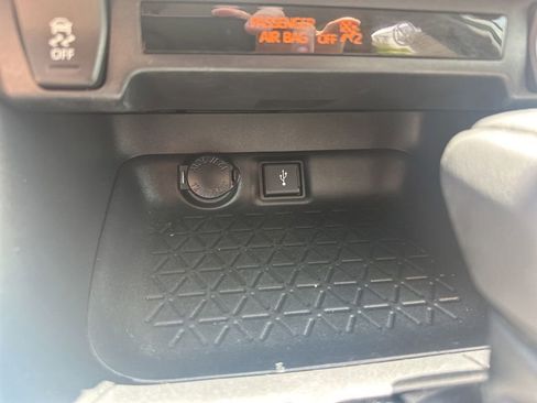 Used 2020 Toyota RAV4 XLE FWD image 20