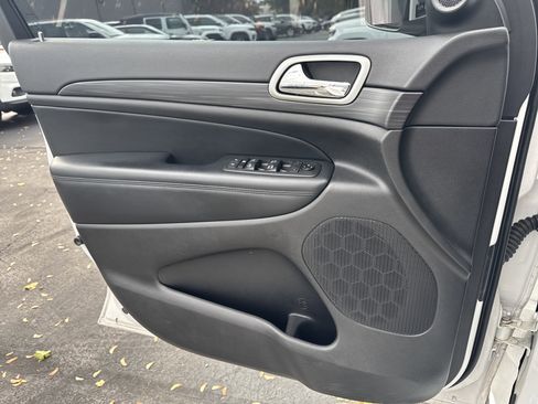 Certified 2021 Jeep Grand Cherokee Laredo X image 33