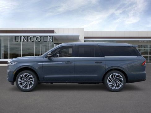 New 2025 Lincoln Navigator L Reserve image 3