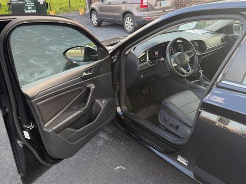 Used 2024 Volkswagen Jetta SE FWD image 19