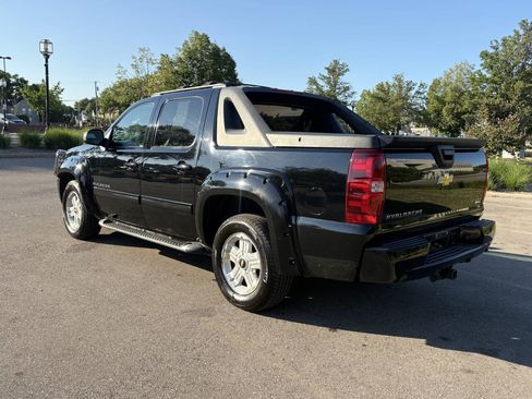 Used 2011 Chevrolet Avalanche LT w/ Suspension Package, Off-Road AWD/4WD image 15