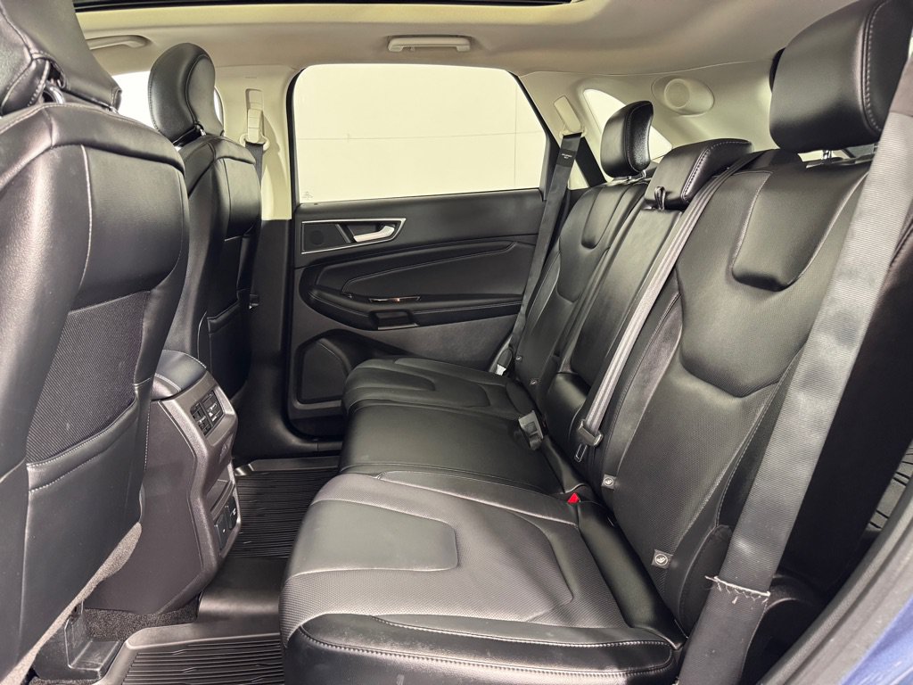 Used 2018 Ford Edge Titanium w/ Equipment Group 302A FWD image 19