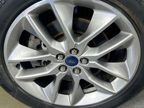 Used 2015 Ford Edge Titanium w/ Equipment Group 301A AWD/4WD image 31