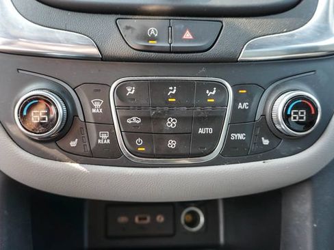 Used 2022 Chevrolet Equinox LT FWD image 9