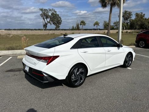 New 2026 Hyundai Elantra Limited FWD image 11