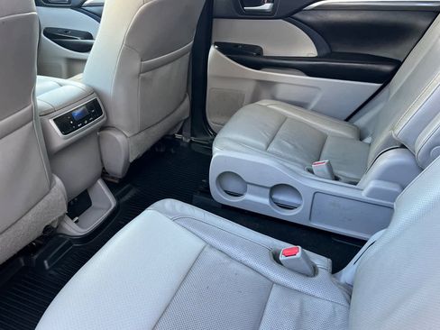 Used 2019 Toyota Highlander Limited image 5
