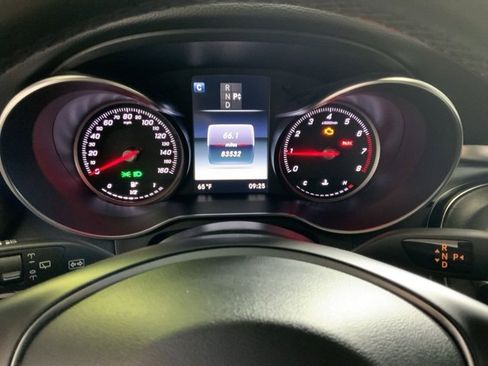 Used 2018 Mercedes-Benz GLC 300 4MATIC image 26