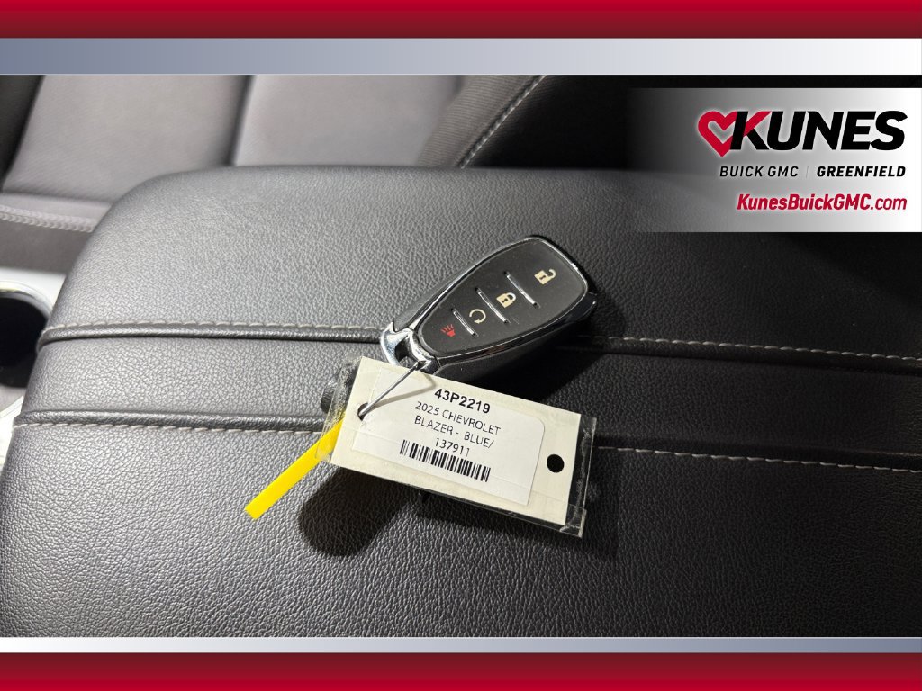 Used 2025 Chevrolet Blazer LT FWD image 39