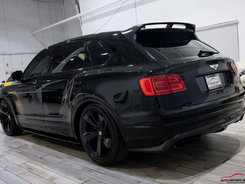 Used 2018 Bentley Bentayga image 17
