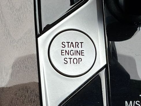 Used 2022 BMW X5 sDrive40i w/ M Sport Package RWD image 36