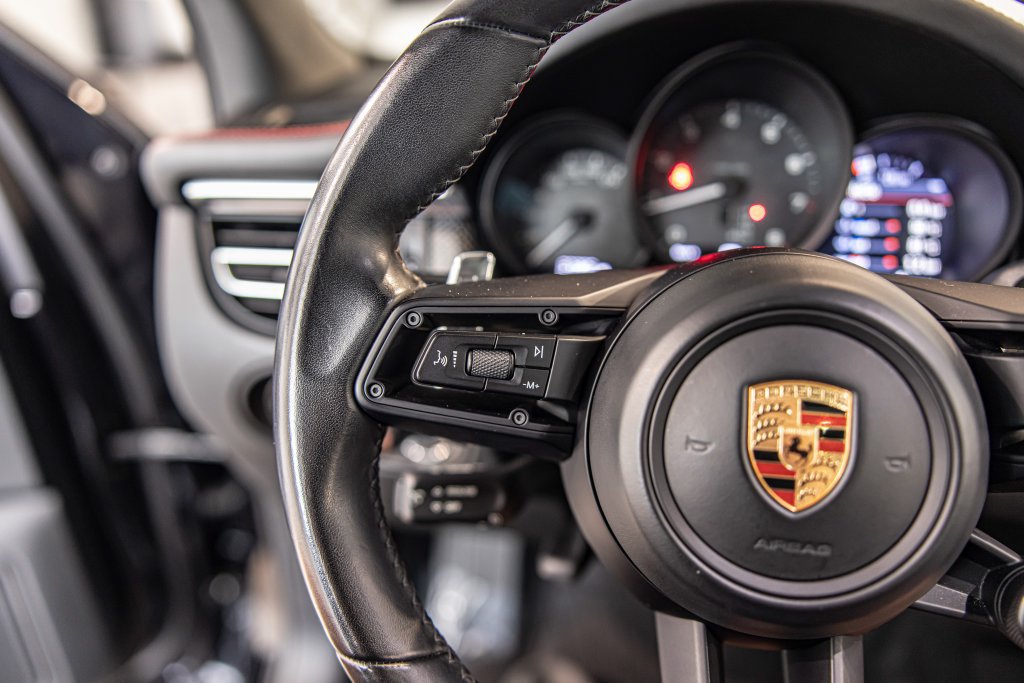 Used 2023 Porsche Macan GTS w/ Sport Chrono Package AWD/4WD image 25