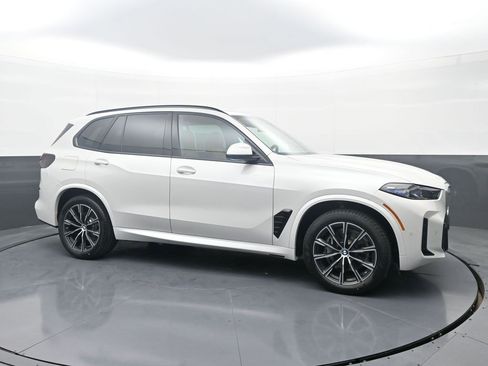 New 2026 BMW X5 xDrive40i w/ M Sport Package AWD/4WD image 3
