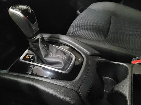 Used 2020 Nissan Rogue Sport S image 26