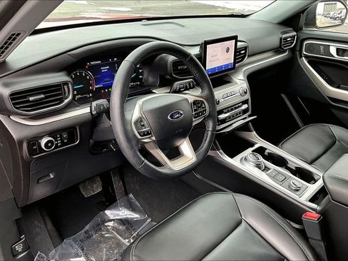 Certified 2022 Ford Explorer XLT w/ Equipment Group 202A image 13