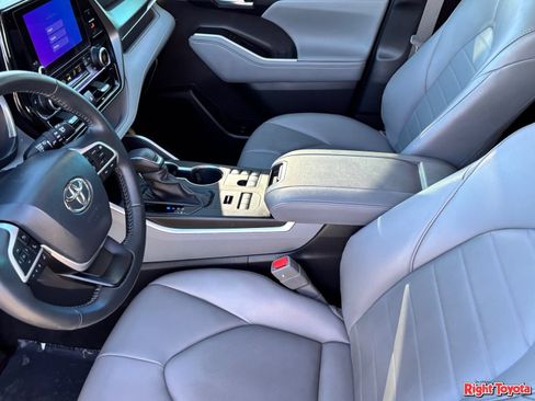 Certified 2024 Toyota Highlander XLE AWD/4WD image 21