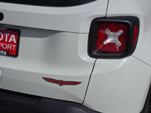 Used 2023 Jeep Renegade Trailhawk AWD/4WD image 24