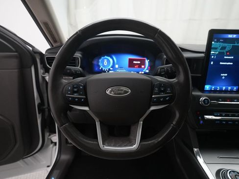 Used 2020 Ford Explorer Platinum w/ Premium Technology Package AWD/4WD image 4