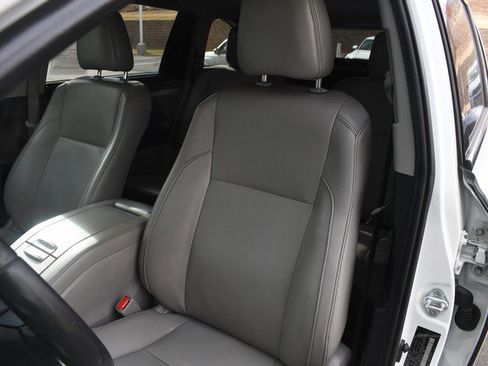 Used 2019 Toyota Highlander XLE w/ Carpet Mat Package (TMS) image 17