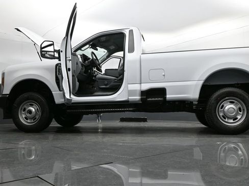 New 2026 Ford F250 XL w/ F-250 >10K GVWR Package AWD/4WD image 31