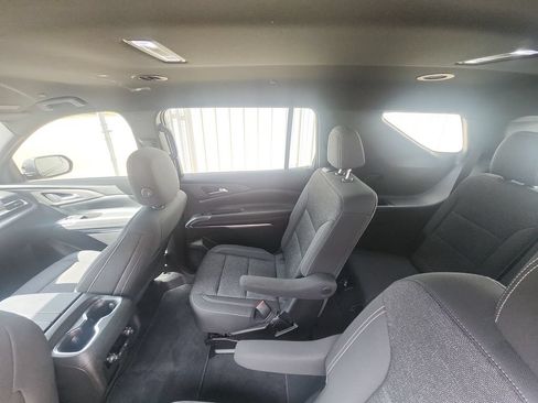 Used 2025 Chevrolet Traverse LT w/ Driver Confidence Package FWD image 11