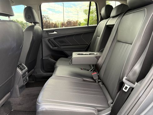 Certified 2023 Volkswagen Tiguan SE w/ Panoramic Sunroof Package AWD/4WD image 17