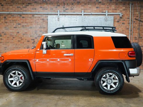 Used 2014 Toyota FJ Cruiser 4WD w/ Upgrade Package image 1