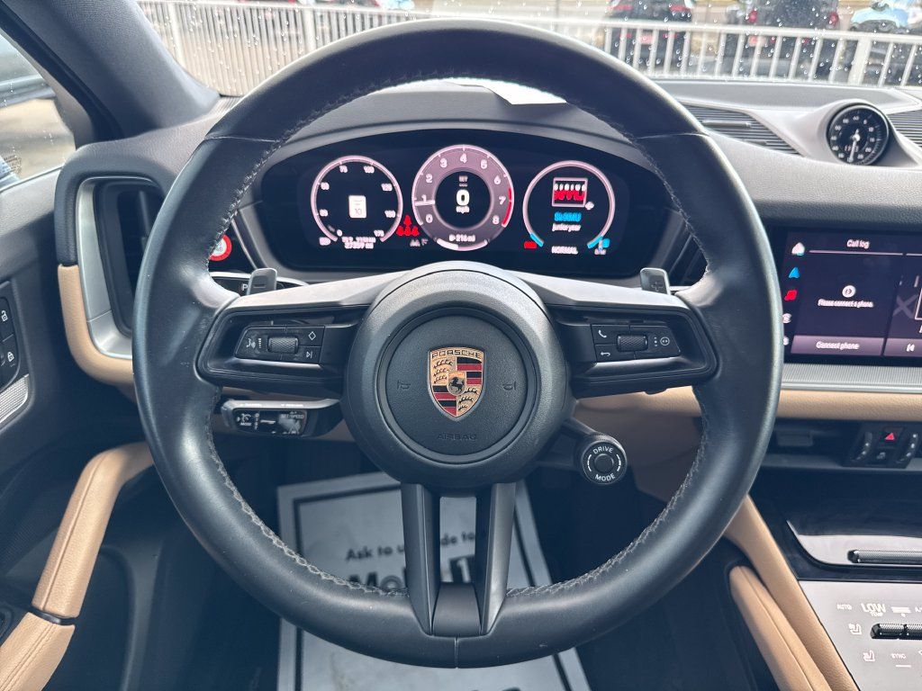 Used 2024 Porsche Cayenne Coupe AWD/4WD image 14