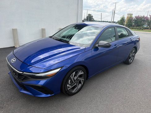 Used 2025 Hyundai Elantra Sport FWD image 1