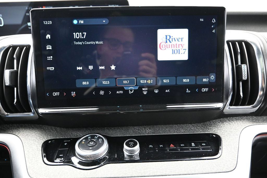 Used 2025 Ford Expedition Tremor AWD/4WD image 33