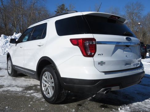 Used 2018 Ford Explorer XLT w/ Equipment Group 202A image 7