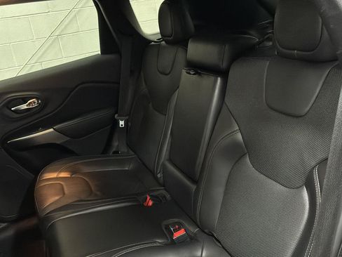 Used 2020 Jeep Cherokee Limited w/ Technology Group FWD image 32