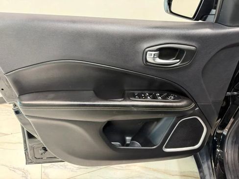 Used 2017 Jeep Compass Latitude w/ Popular Equipment Group image 10