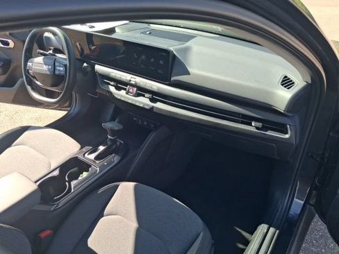 Used 2025 Kia K4 FWD image 32