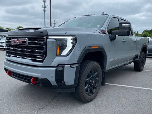 Used 2025 GMC Sierra 2500 AT4 AWD/4WD image 3