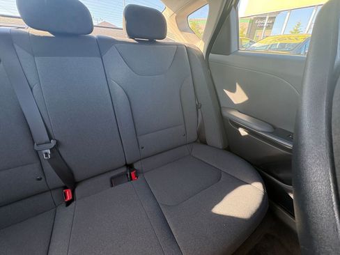 Used 2025 Kia K4 LXS image 36