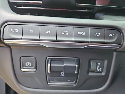 Used 2024 Cadillac Escalade Sport Platinum w/ LPO, ONYX Package AWD/4WD image 19