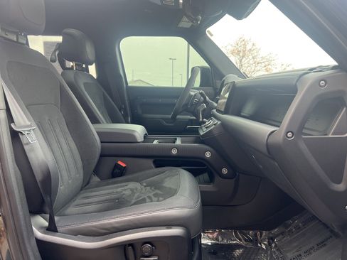 Used 2024 Land Rover Defender 110 V8 image 28