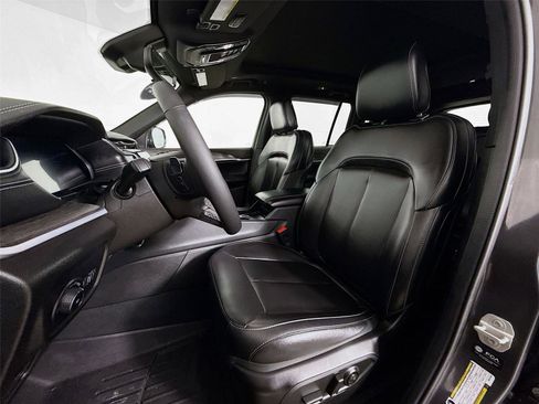 Used 2024 Jeep Grand Cherokee Limited image 21