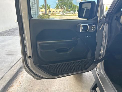 Used 2018 Jeep Wrangler Unlimited Sport S AWD/4WD image 34