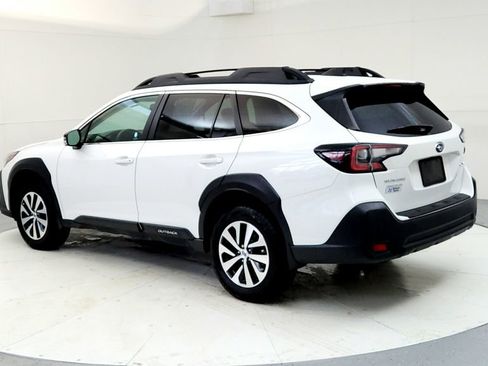 Used 2024 Subaru Outback Premium AWD/4WD image 4
